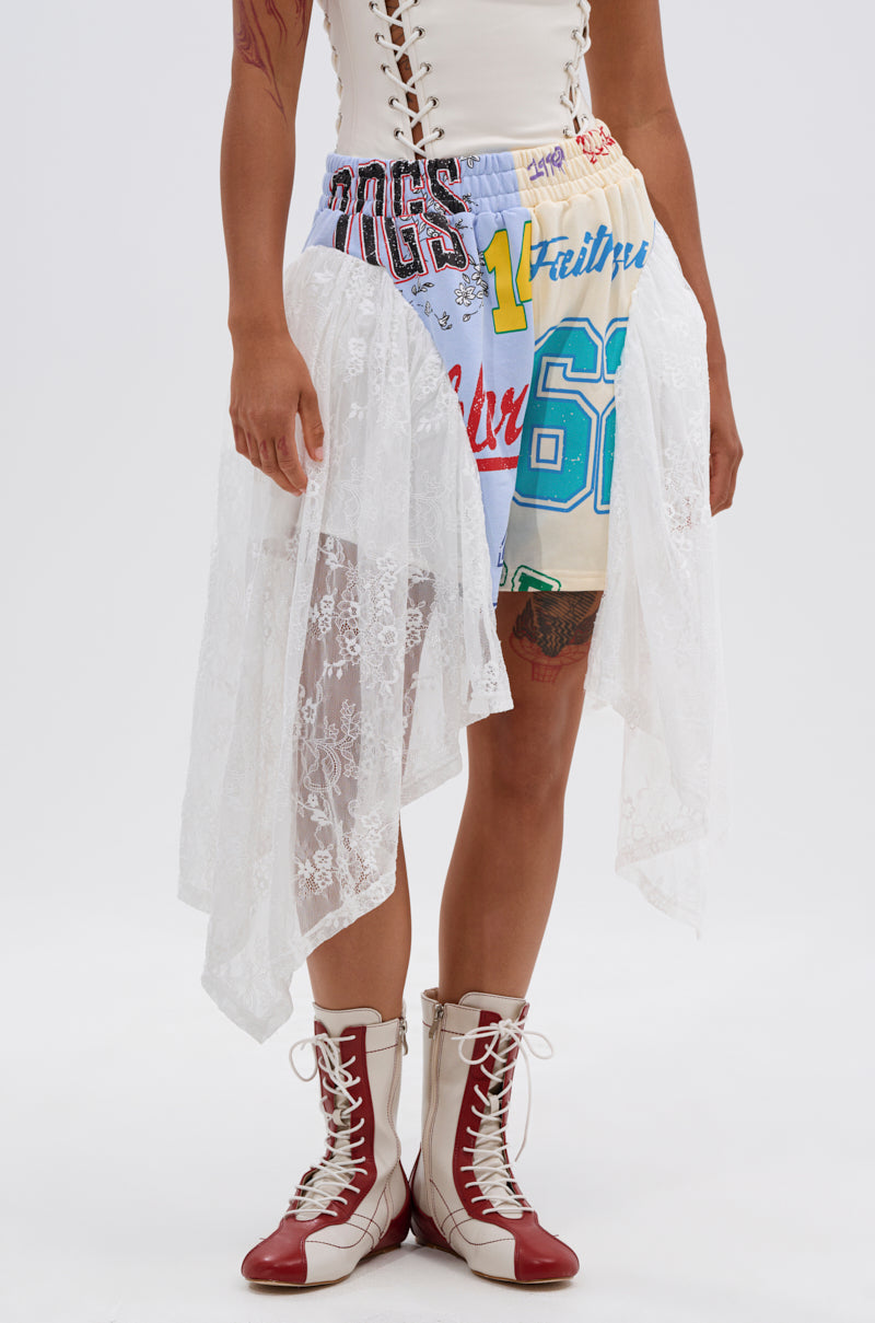 CARLY LACE GRAPHIC SHORT