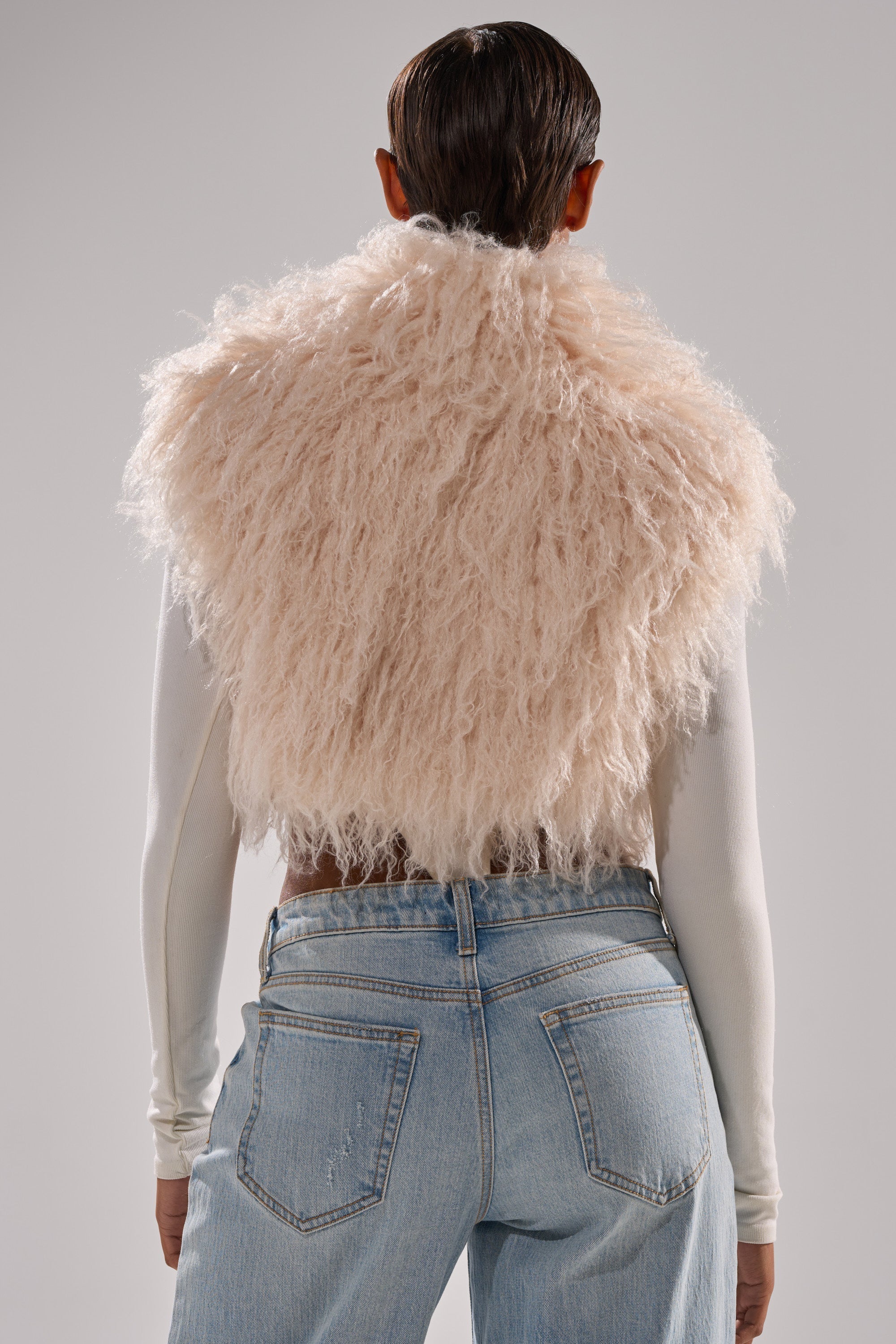 COCO CROPPED FUR VEST IN BEIGE
