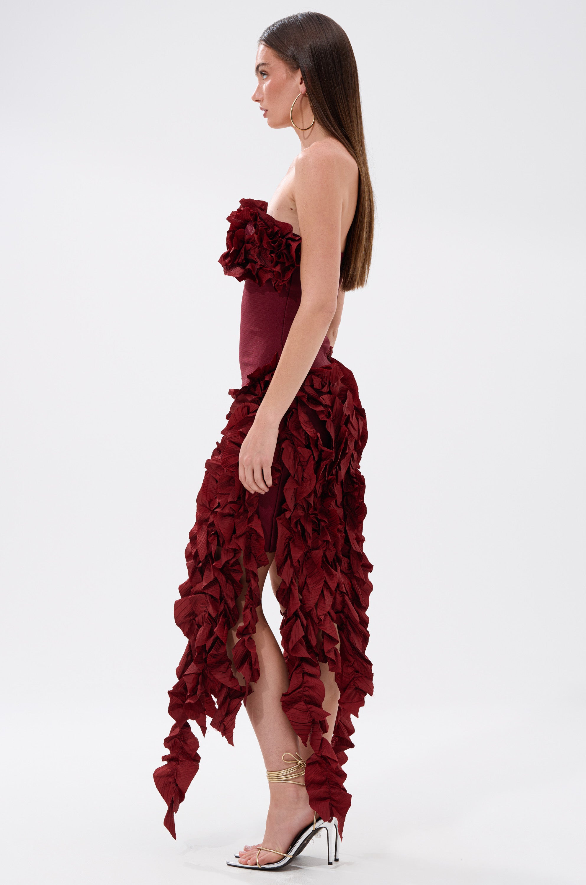 CITY LIGHTS RUFFLE MIDI DRESS IN BURGUNDY