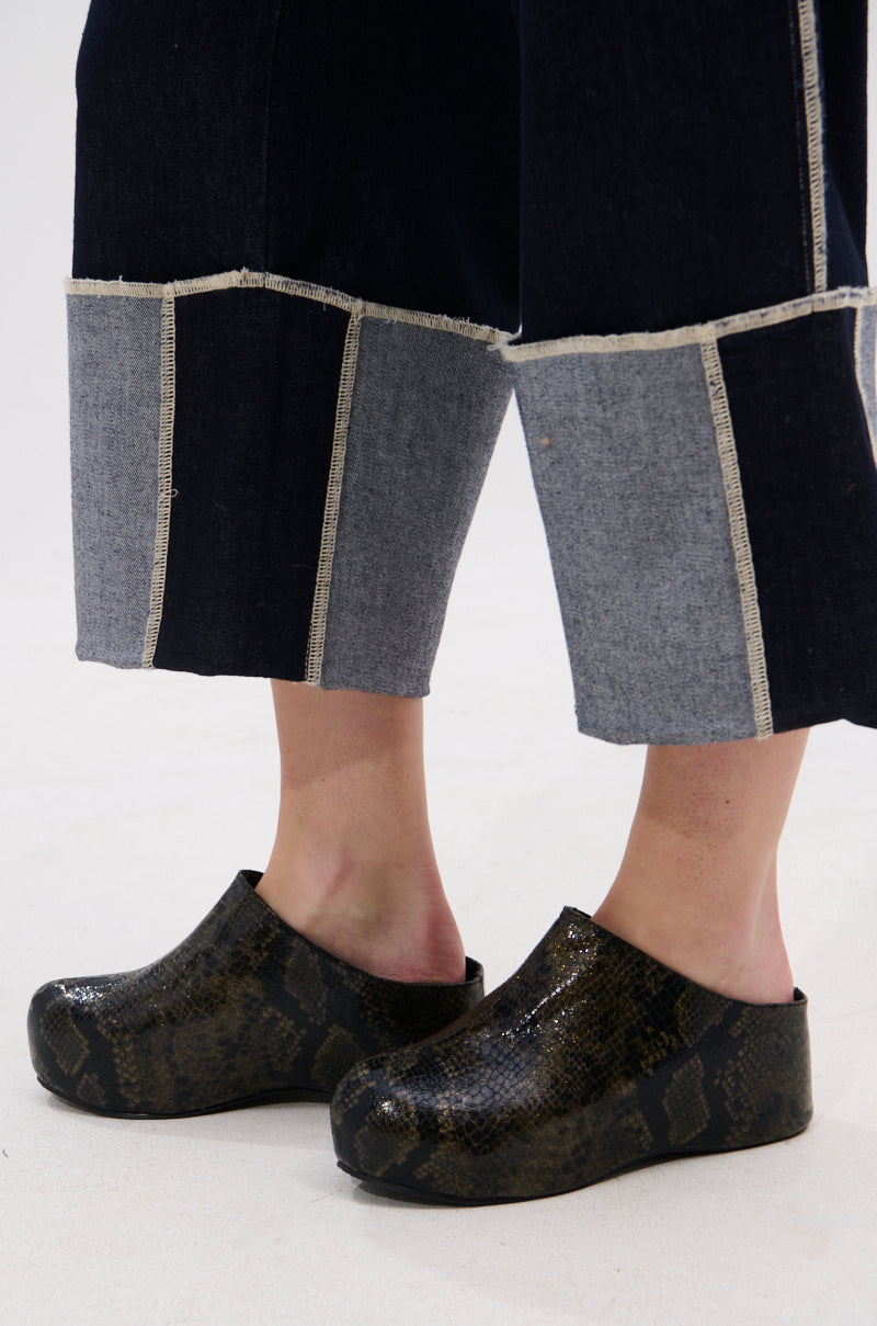 AZALEA WANG DARWIN CLOG IN BLACK SNAKE