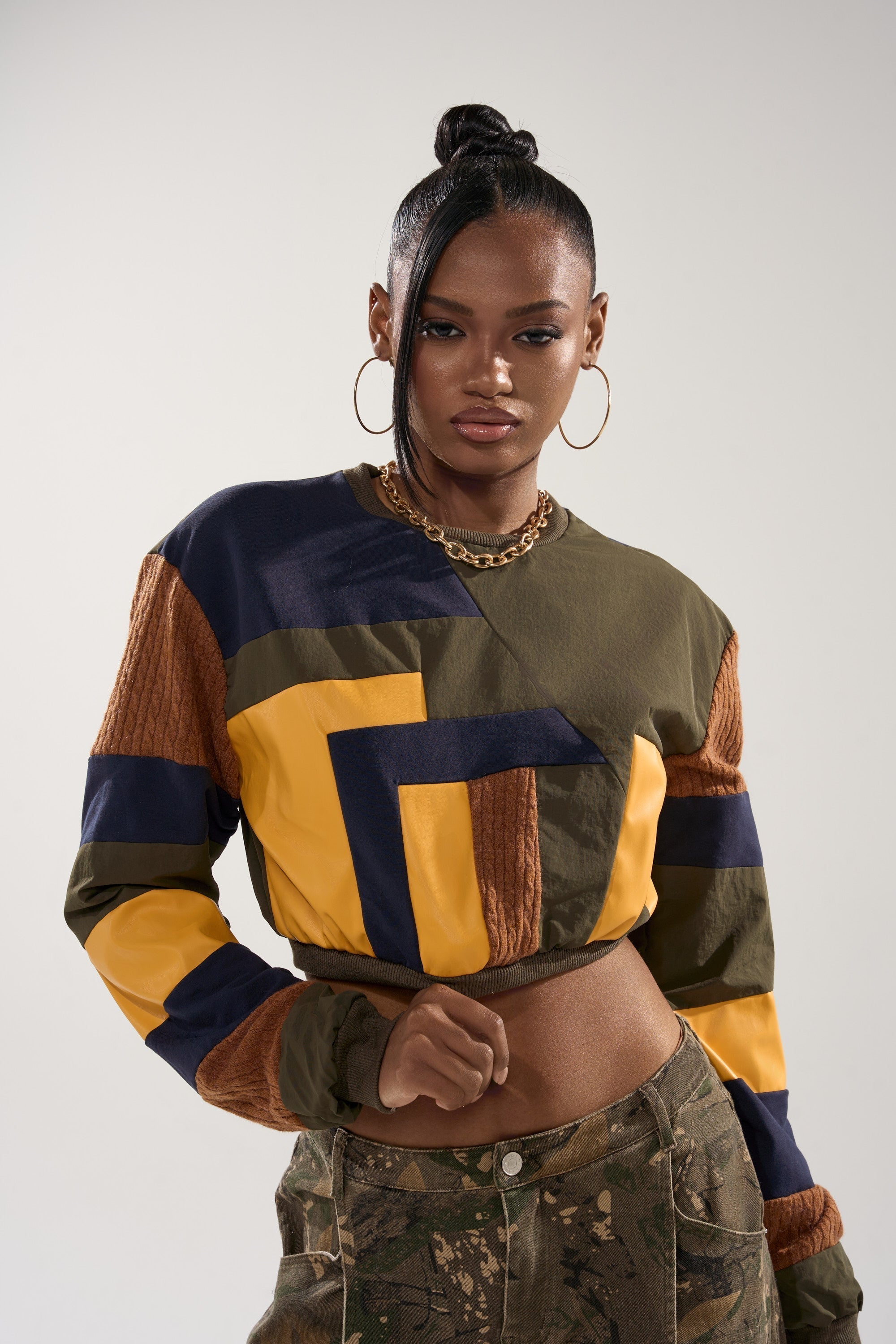 DORA COLOR BLOCKED CROP SWEATSHIRT