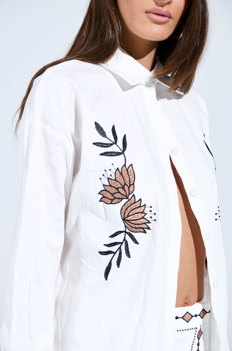 EMBROIDERED FLOWER LINEN BUTTON UP