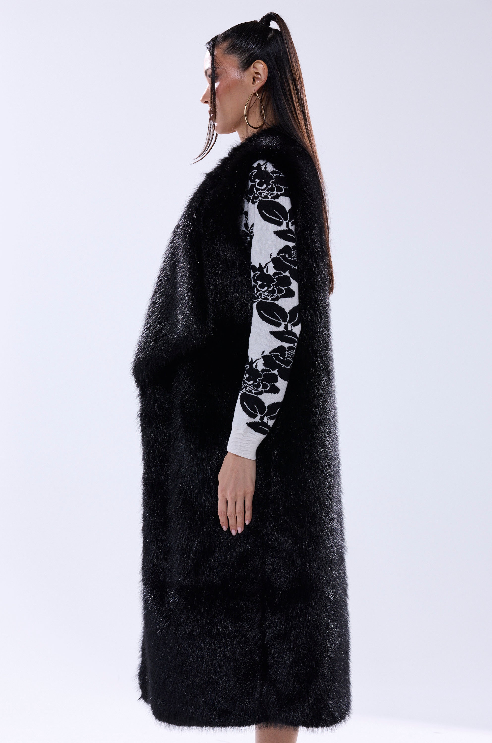 DOWNTIME FAUX FUR VEST IN BLACK