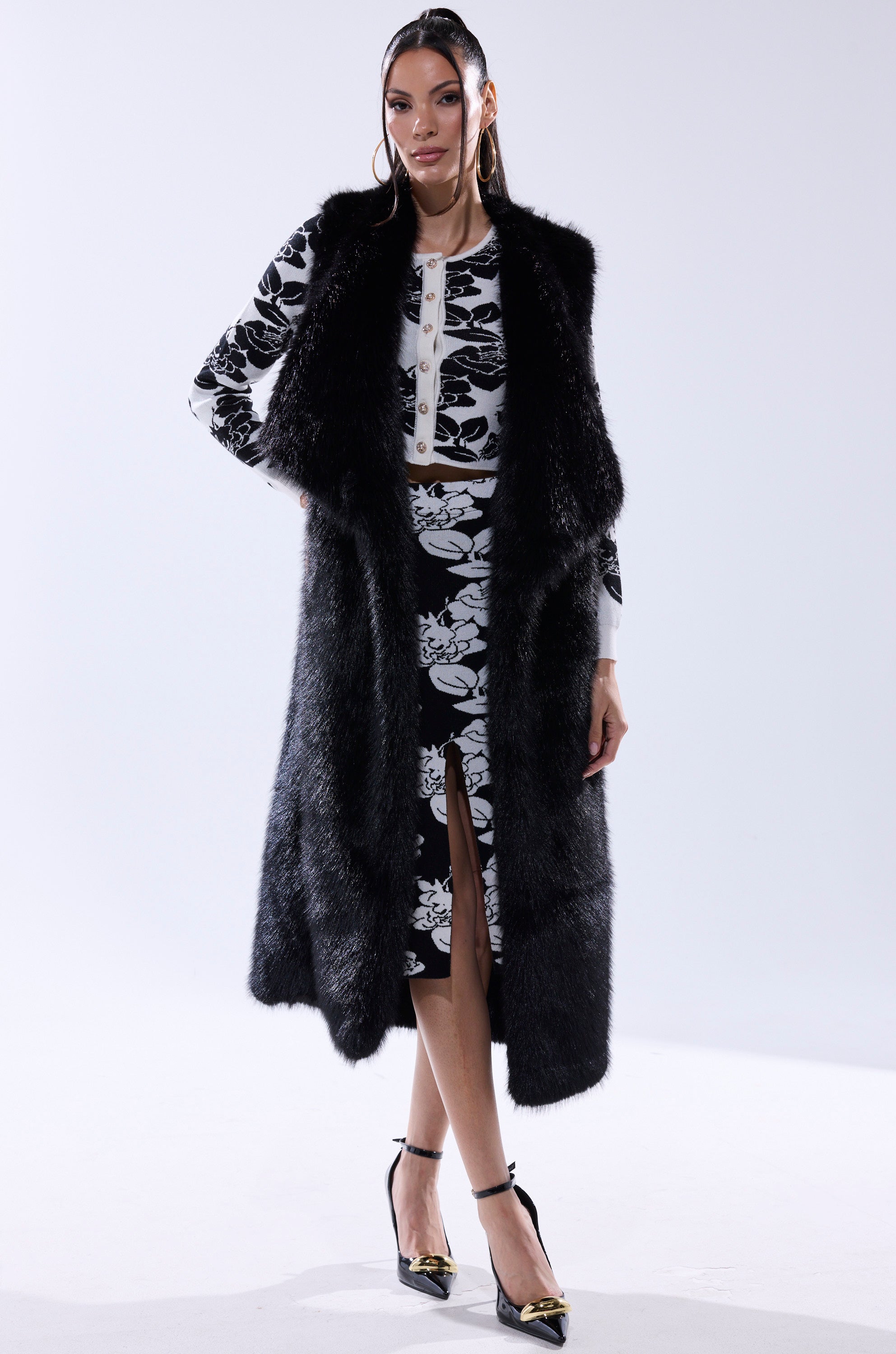 DOWNTIME FAUX FUR VEST IN BLACK