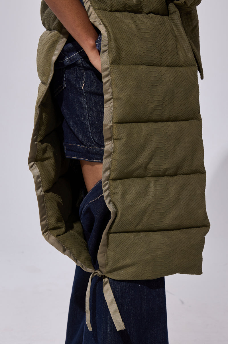 PILOT JONES LONGLINE PUFFER VEST IN CROC SUEDE