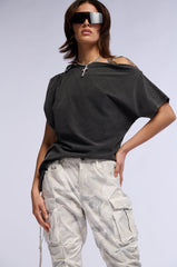 CATIE BOAT NECK ASYMMETRICAL TSHIRT