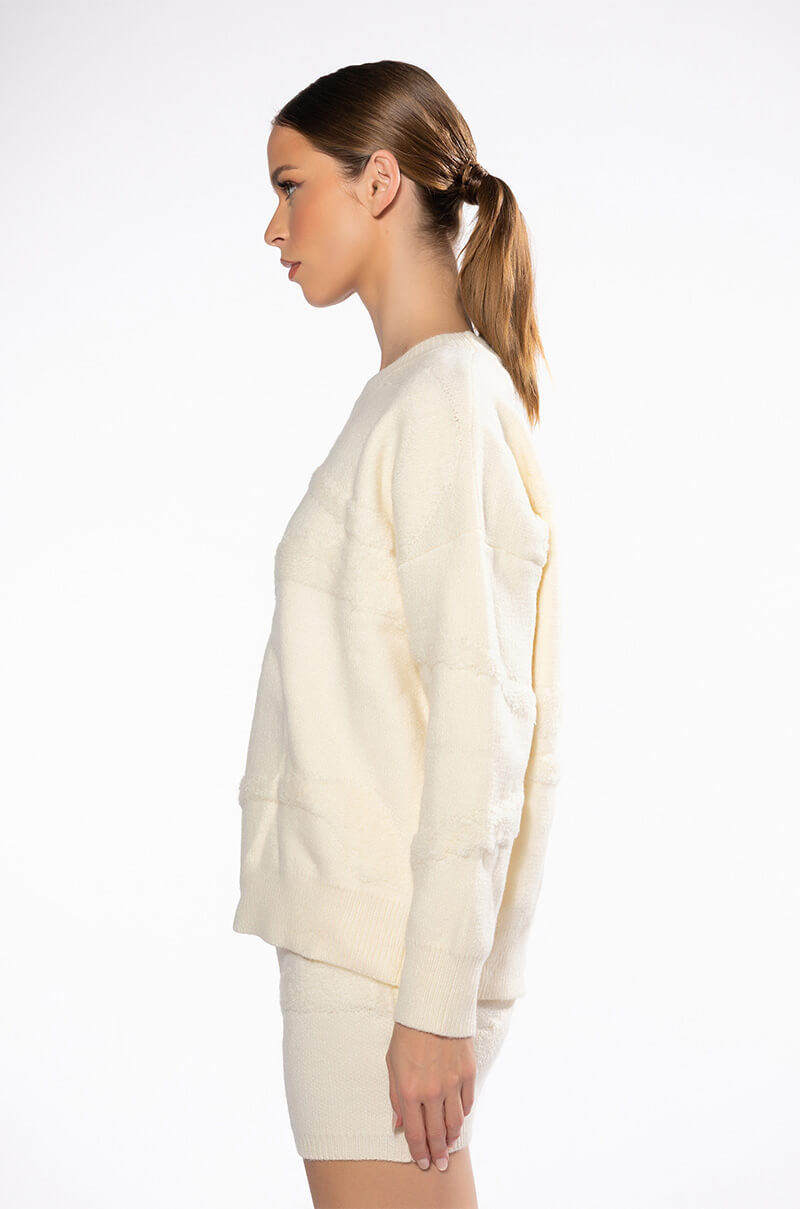 COMIN IN HOT CREW NECK SWEATER
