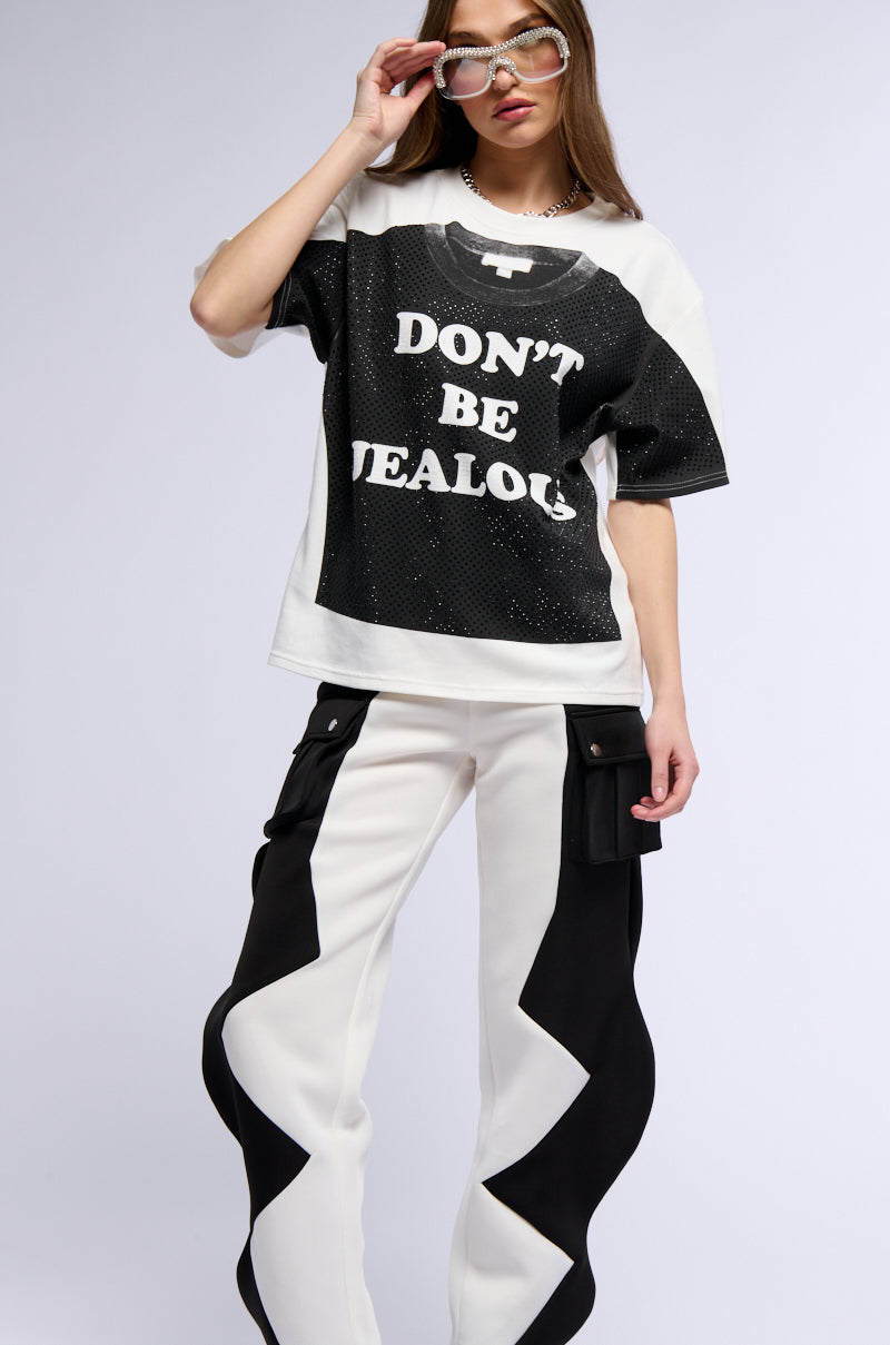 DON'T BE JEALOUS GRAPHIC TEE