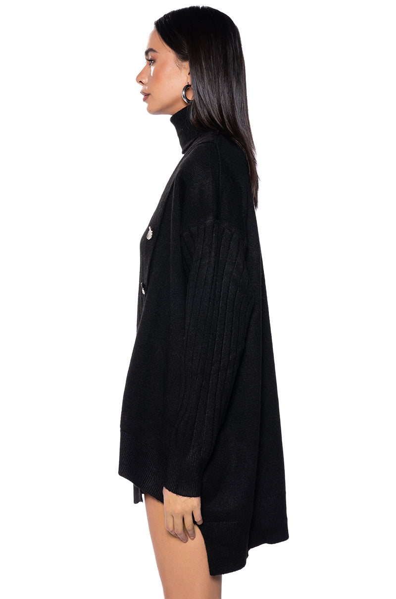 ELLIS OVERSIZED BUTTON DETAIL OPEN SIDE SWEATER