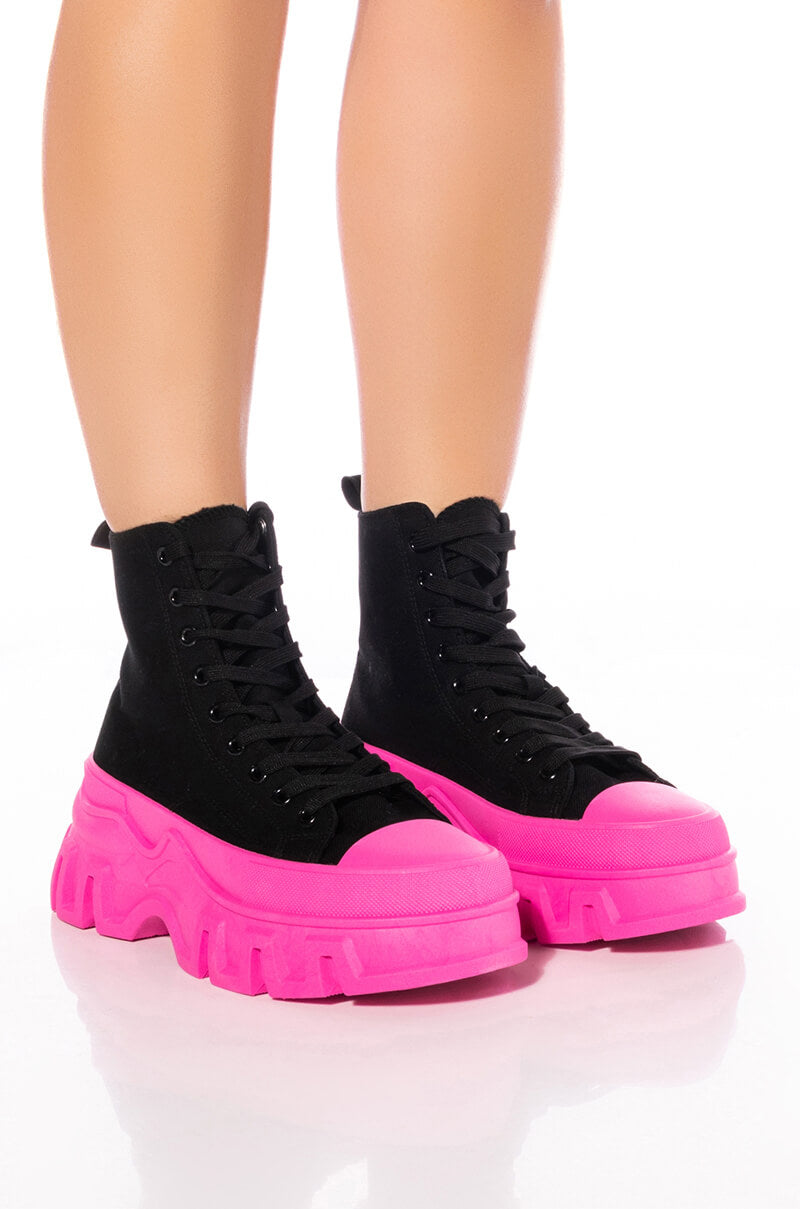 ROLLIN HIGH SHAFT BLACK AND PINK SNEAKER
